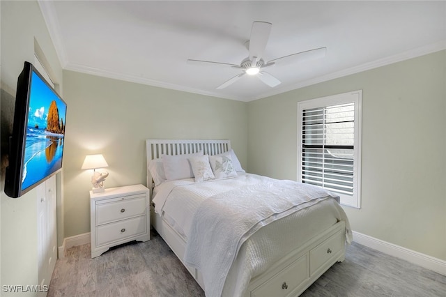 bedroom with multiple windows, crown molding, light hardwood / wood-style flooring, and ceiling fan