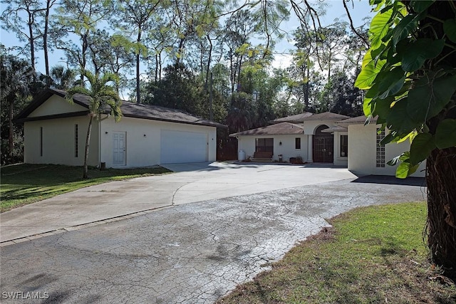 view of front of home featuring a garage and a front yard