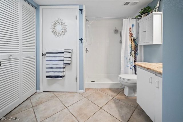 bathroom with toilet, a shower with curtain, tile patterned flooring, and visible vents