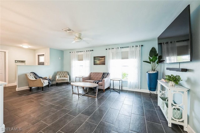 sitting room with ceiling fan