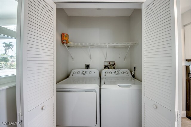 laundry room with washing machine and dryer