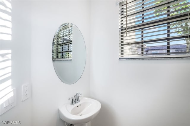 bathroom featuring sink