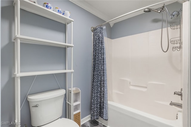 bathroom with ornamental molding, hardwood / wood-style floors, shower / tub combo with curtain, and toilet