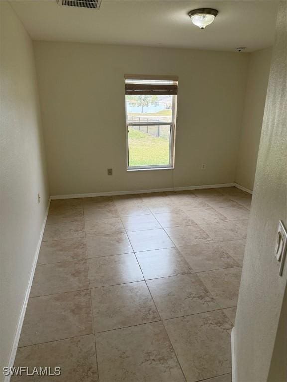 empty room featuring light tile patterned flooring