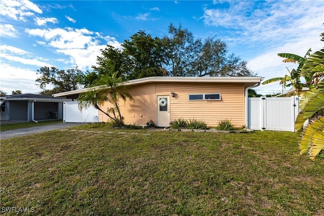 ranch-style home with a front yard