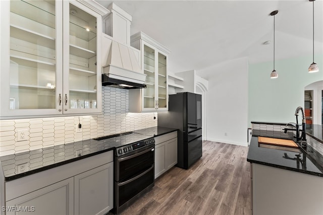 kitchen with oven, tasteful backsplash, sink, pendant lighting, and dark hardwood / wood-style flooring