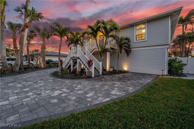 view of front of home featuring a lawn