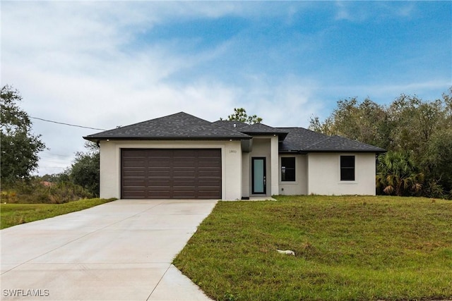 view of front facade with a garage and a front yard