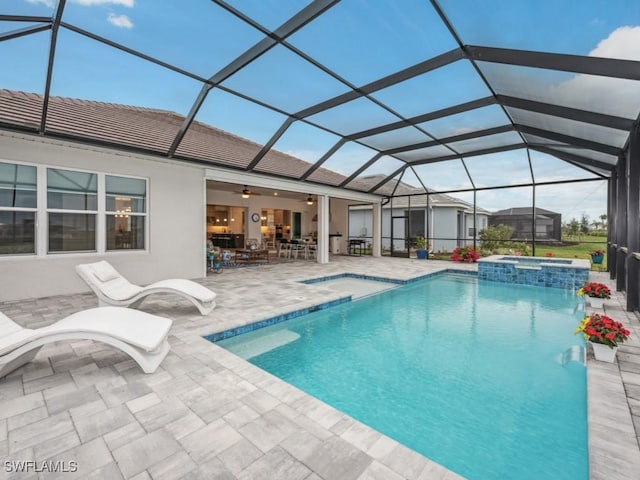 view of swimming pool featuring a lanai, a patio area, ceiling fan, and an in ground hot tub