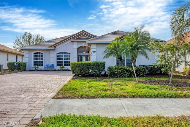 view of front of house with a front lawn