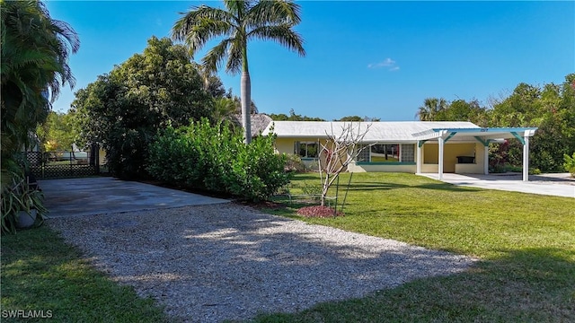 view of front of property featuring a carport and a front lawn