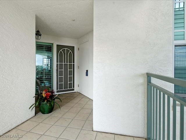 property entrance featuring a balcony