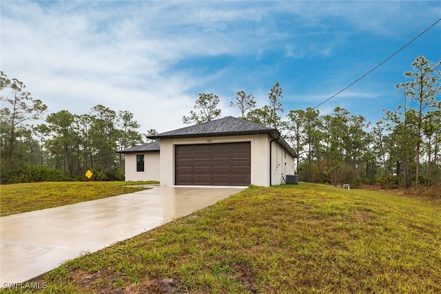 view of side of home featuring cooling unit, a yard, and a garage