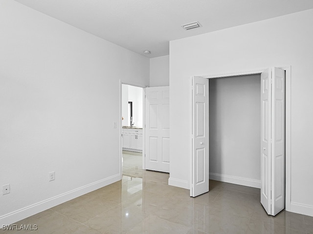 unfurnished bedroom featuring light tile patterned flooring