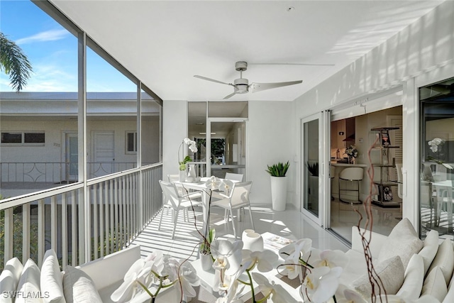 sunroom with ceiling fan