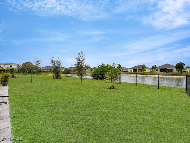 view of yard featuring a water view