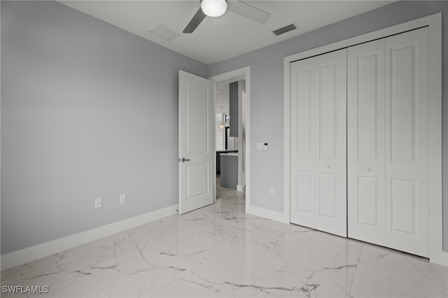 unfurnished bedroom featuring ceiling fan and a closet