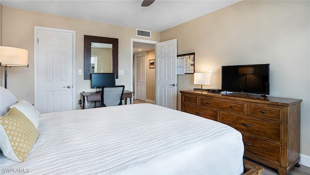 bedroom with ceiling fan