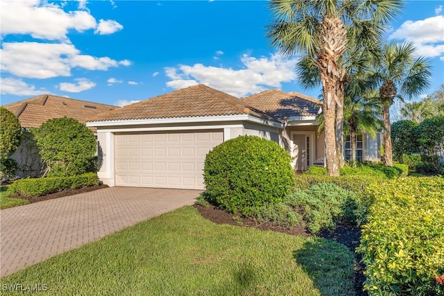 view of front facade featuring a front yard and a garage