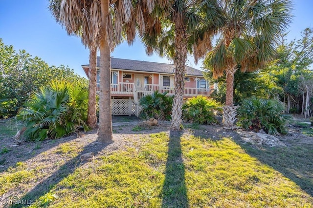 view of front of house with a front lawn