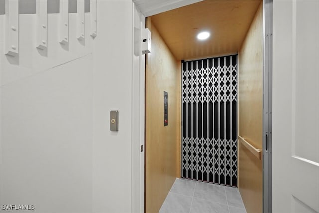 room details featuring elevator