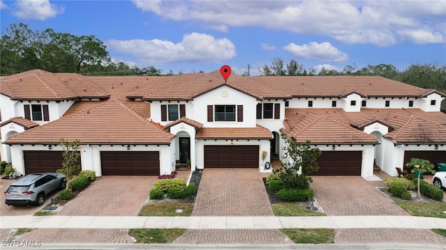 view of front facade featuring a garage