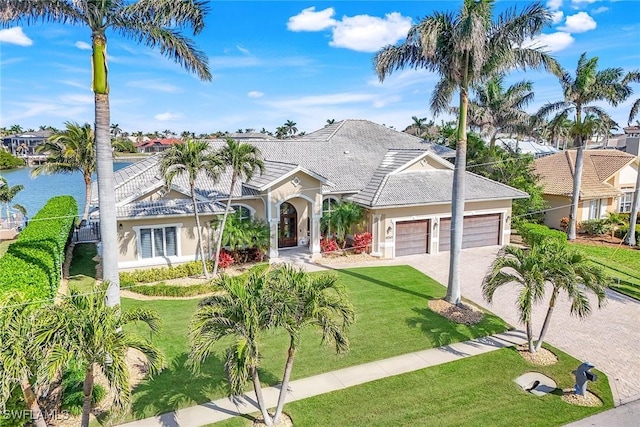 view of front of property featuring a front yard and a garage