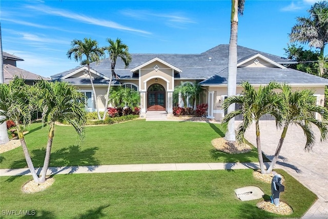 view of front of home featuring a front yard and stucco siding