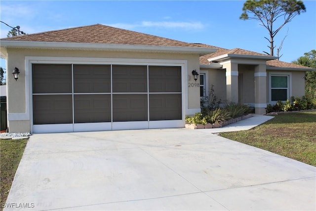 view of front of property featuring a front lawn and a garage