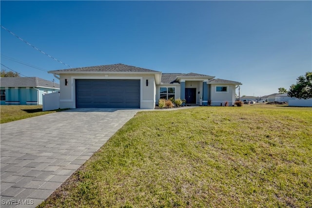 view of front facade featuring a garage and a front yard