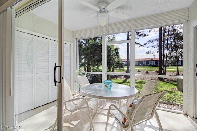 sunroom / solarium with ceiling fan