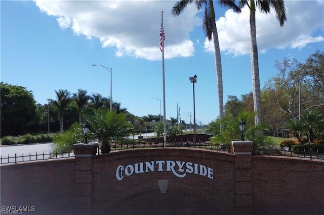 view of community / neighborhood sign