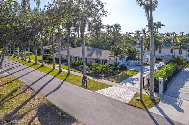 view of front of house featuring a front yard