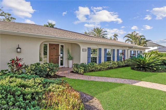 view of front of house featuring a front yard