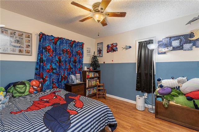 bedroom featuring a textured ceiling, ceiling fan, and hardwood / wood-style floors