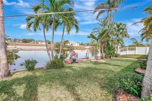 view of yard featuring a water view