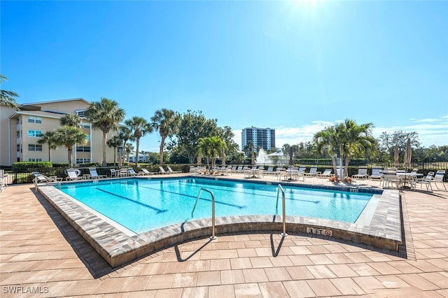 view of swimming pool