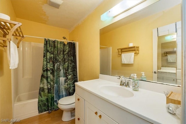 full bathroom with hardwood / wood-style flooring, toilet, vanity, and shower / bath combo