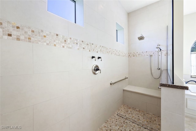 bathroom featuring a tile shower