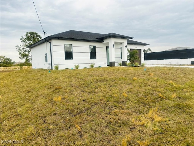 view of front of property with a front lawn