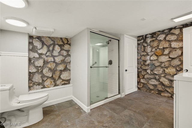 bathroom with toilet and a shower with shower door