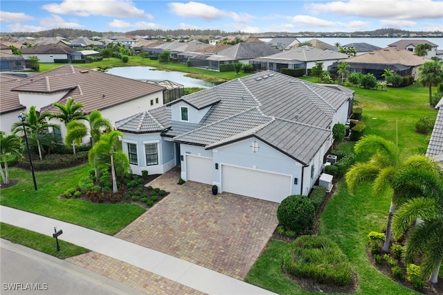 bird's eye view with a water view