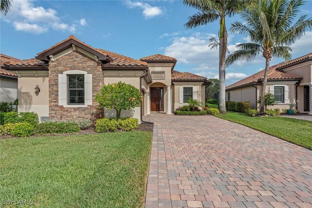 Listing photo 2 for 3066 Aviamar Cir, Naples FL 34114