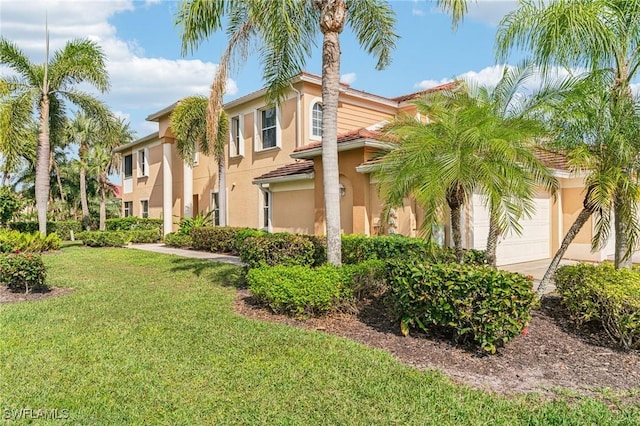 view of front of house featuring a garage and a front yard