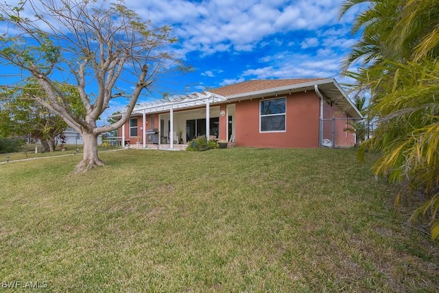 view of front of house featuring a front yard