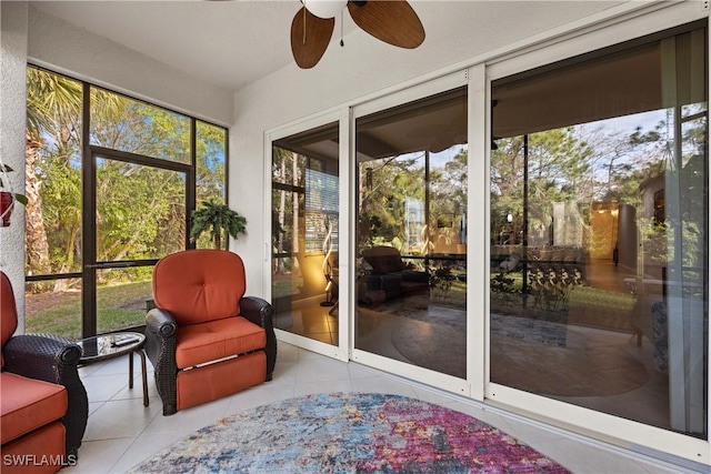 sunroom / solarium with ceiling fan