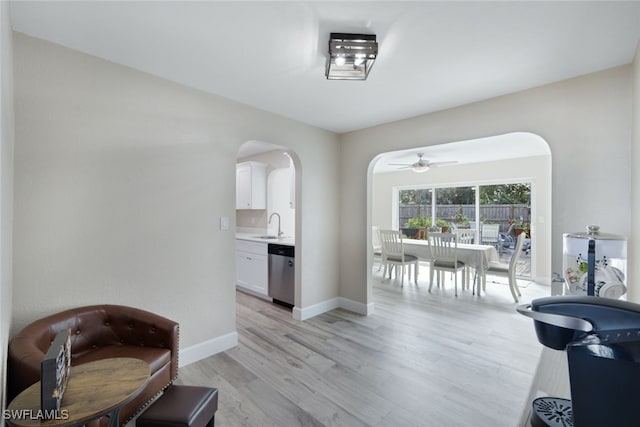 dining area featuring light hardwood / wood-style floors and ceiling fan