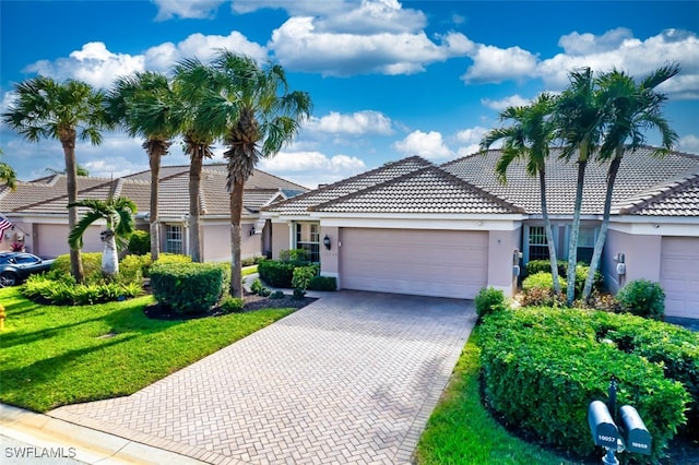 view of front of house featuring a front yard and a garage