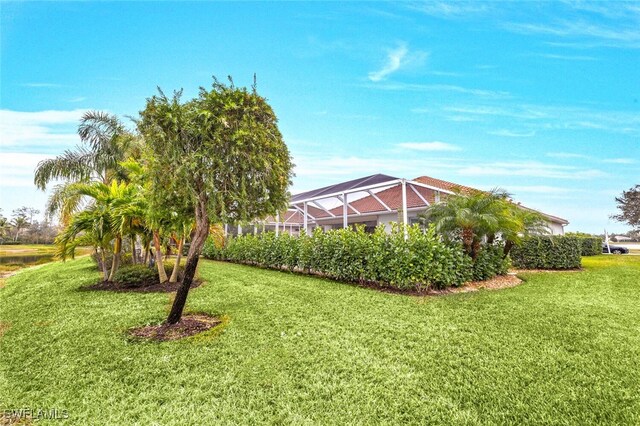 view of yard with a lanai