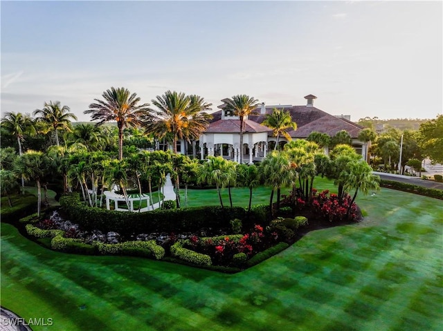 view of home's community featuring a lawn